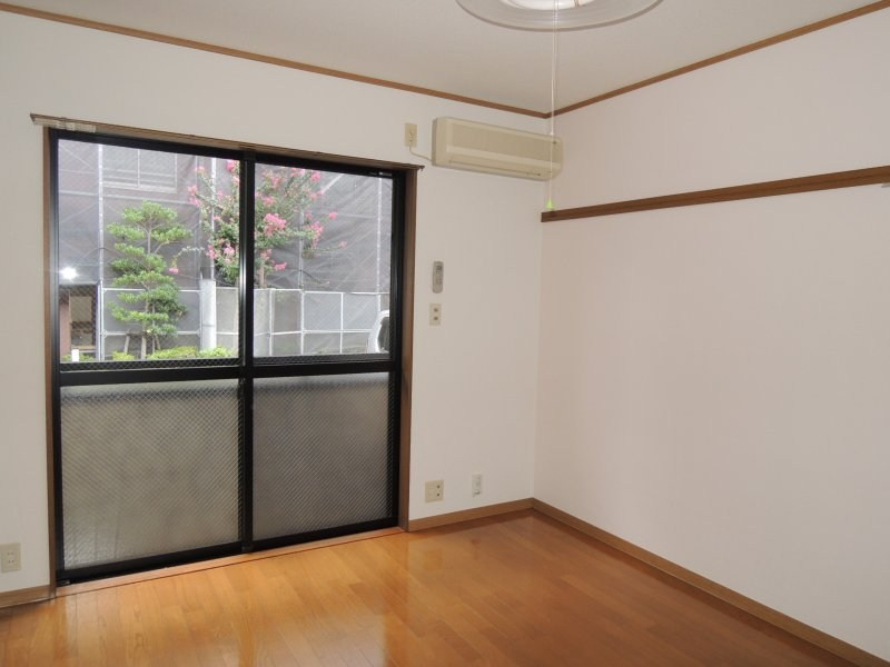 川崎市多摩区布田のアパートの居間・リビング