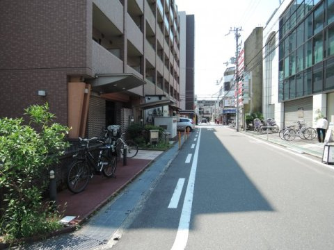 ラカステルメウの周辺