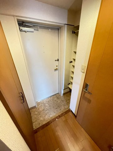 ラカステルメウの玄関
