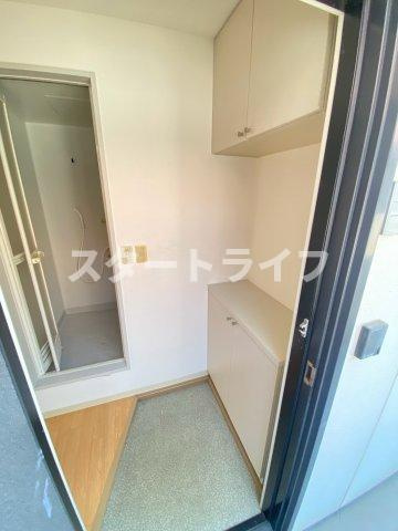 大阪市東淀川区西淡路４丁目のアパートの玄関