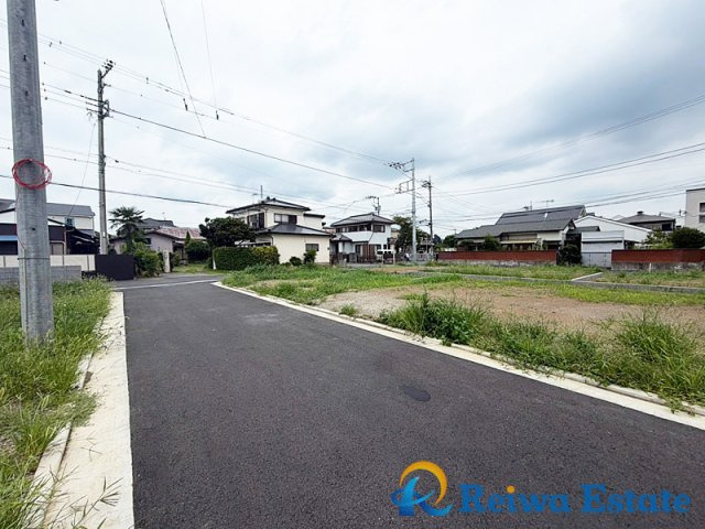 売地　茅ヶ崎市円蔵の前面道路含む現地写真