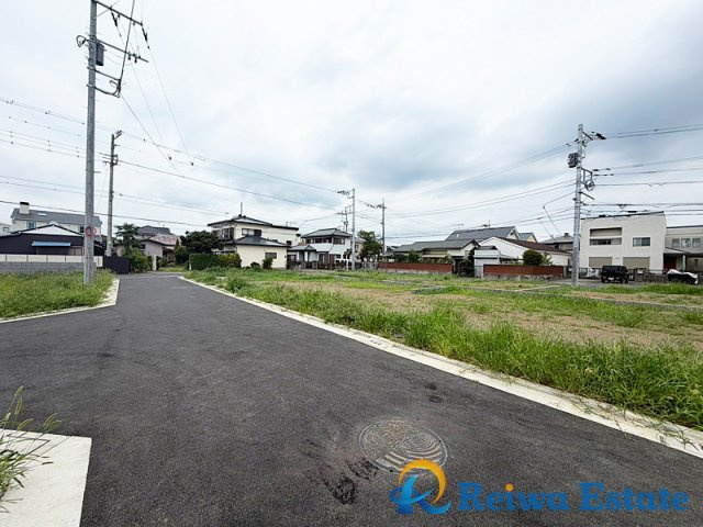 売地　茅ヶ崎市円蔵の前面道路含む現地写真
