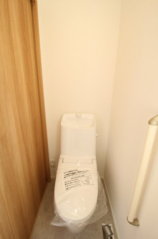 東石立町　新築戸建　2号棟　（全2区画）のトイレ|1Ｆ