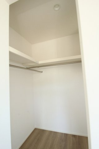 東石立町　新築戸建　2号棟　（全2区画）の収納|2Ｆ　東の部屋　8.0帖+WCL+バルコニー