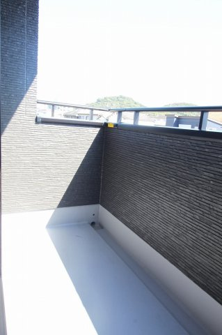 東石立町　新築戸建　2号棟　（全2区画）のバルコニー|2Ｆ　東の部屋　8.0帖+WCL+バルコニー