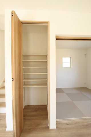 東石立町　新築戸建　2号棟　（全2区画）の収納|パントリー