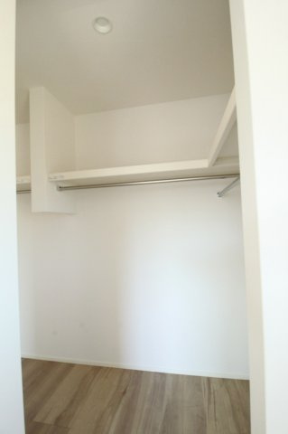 東石立町　新築戸建　2号棟　（全2区画）の収納|2Ｆ　東の部屋　8.0帖+WCL+バルコニー