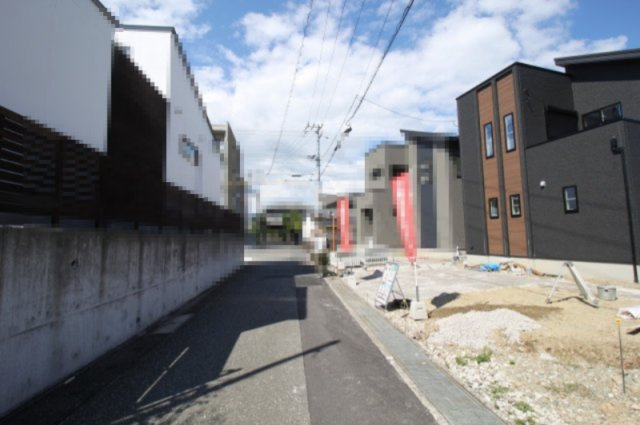 東石立町　新築戸建　2号棟　（全2区画）の前面道路含む現地写真|前面道路　西側　幅　4.1ｍ　