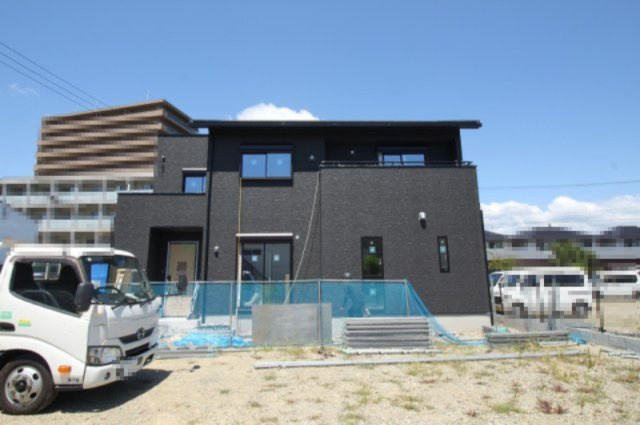 東石立町　新築戸建　2号棟　（全2区画）の外観|2号棟　土地面積　175.12㎡（約52.97坪）　建物面積112.20㎡（約33.94坪）
１階　62.10㎡／2階　50.10㎡　