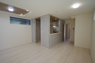 【居間・リビング】 | 【仲介手数料無料！！】府中市幸町2丁目　新築戸建て（全3棟）2号棟　7480万円