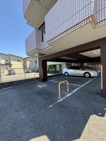 バーレン池田の駐車場