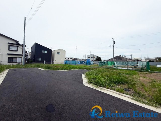 売地　茅ヶ崎市円蔵の前面道路含む現地写真