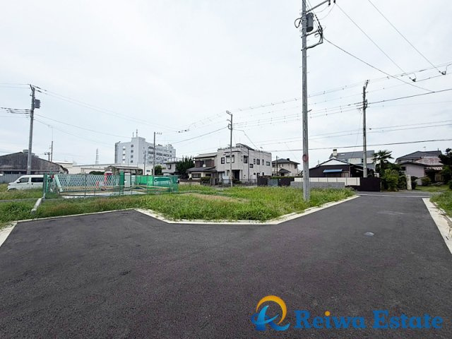 売地　茅ヶ崎市円蔵の前面道路含む現地写真