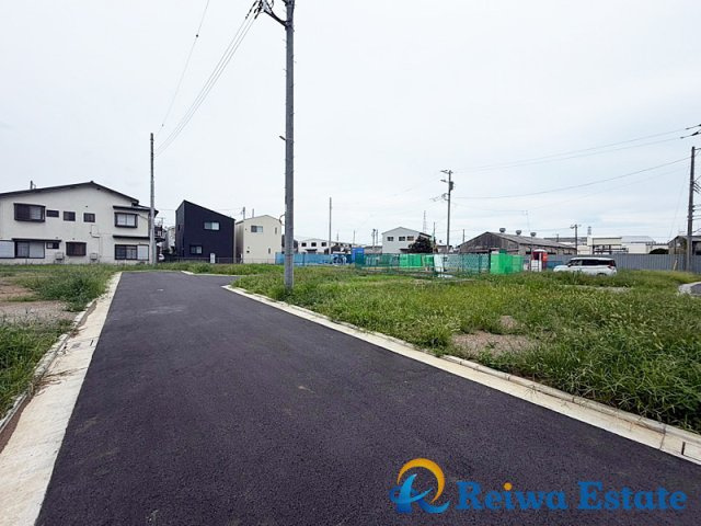 売地　茅ヶ崎市円蔵の前面道路含む現地写真