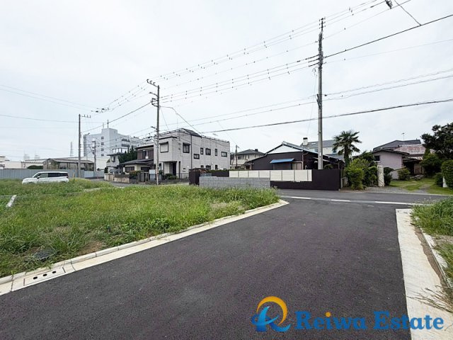 売地　茅ヶ崎市円蔵の前面道路含む現地写真
