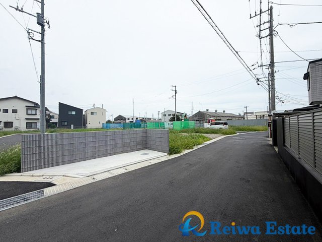 売地　茅ヶ崎市円蔵の前面道路含む現地写真