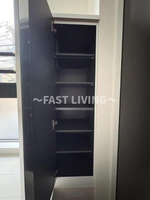 LiveFlat市ヶ谷の玄関
