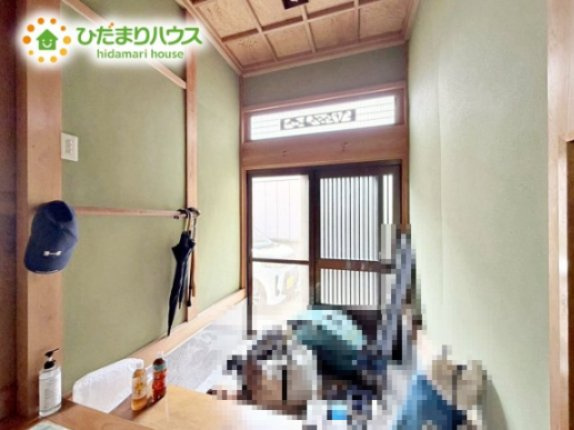 【玄関】 | 大洗町大貫町　中古戸建 | 玄関がひろいので親子で並んで仲良く靴が履けますね(^^)/