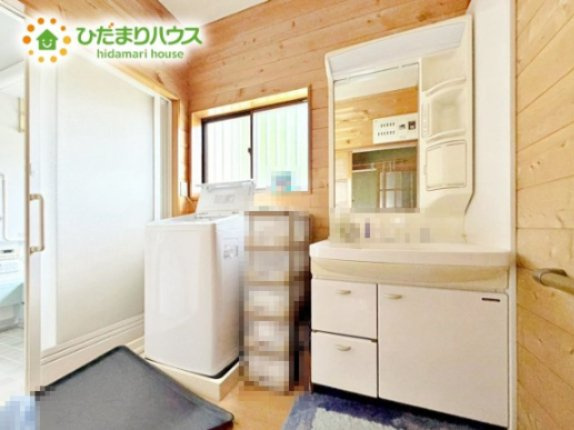 【独立洗面台】 | 大洗町大貫町　中古戸建 | 人気の三面鏡洗面台！おしゃれもばっちり♪ご家族分もたっぷり収納できます！