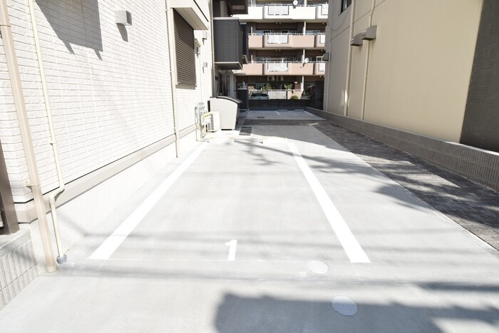 Habitation神戸の駐車場