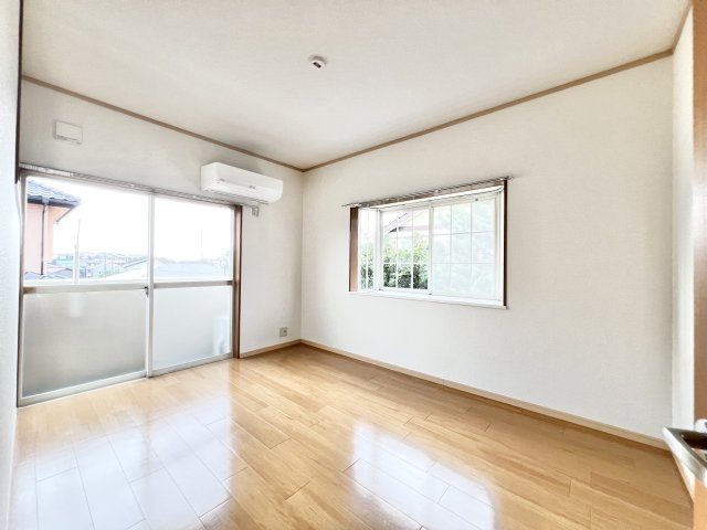 パールハイツ山崎の寝室|ゆったり過ごせるリビングです