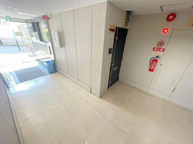 リードハイツ東三国A棟のロビー