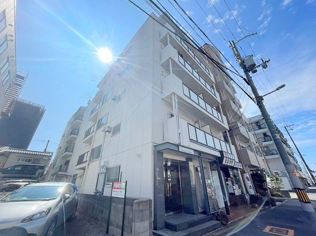 リードハイツ東三国A棟の外観