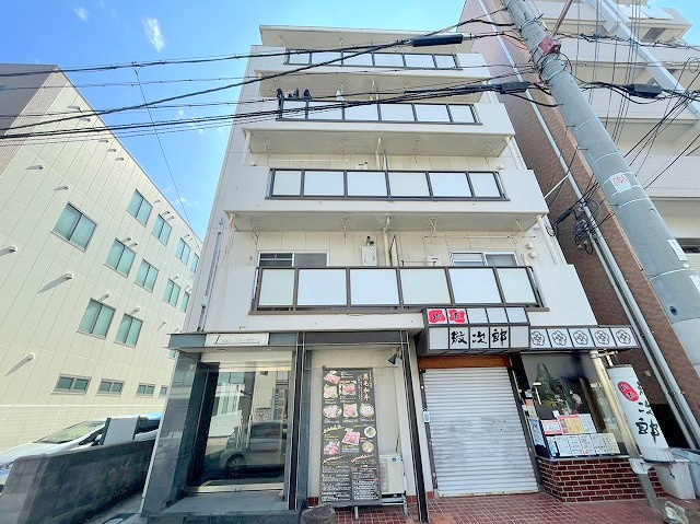 リードハイツ東三国A棟の外観