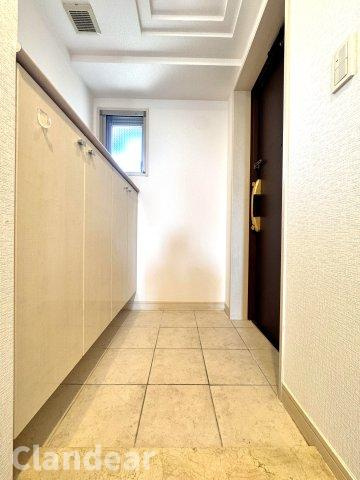 サンクタス新松戸ヴィレーヴの玄関|ドキドキの新生活も、安心してスタート。ぴったりの住まいを見つけませんか？クランディアが一緒に住まい選びをサポートします‼　まずは、お気軽にお問合せください　＃クランディア