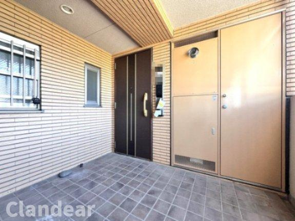 サンクタス新松戸ヴィレーヴの玄関|ドキドキの新生活も、安心してスタート。ぴったりの住まいを見つけませんか？クランディアが一緒に住まい選びをサポートします‼　まずは、お気軽にお問合せください　＃クランディア