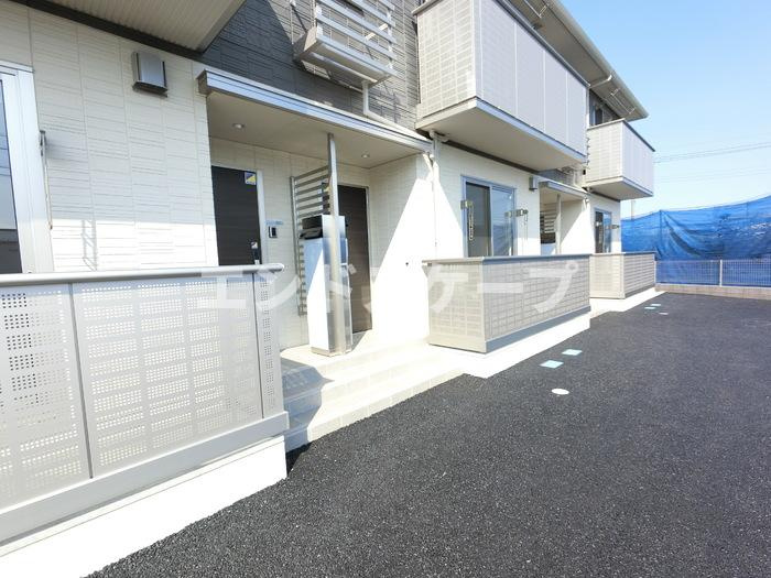 サニーフラットのロビー|高崎、前橋エリアのお部屋探しはエンドスケープまで！お客様の理想お聞かせ下さい♪