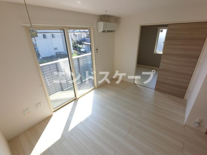 サニーフラットの居間・リビング|高崎、前橋エリアのお部屋探しはエンドスケープまで！お客様の理想お聞かせ下さい♪