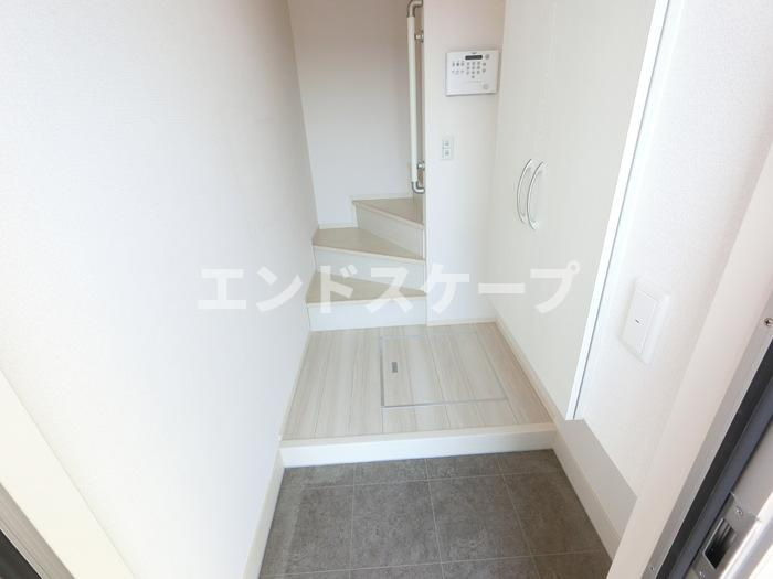 サニーフラットの玄関|高崎、前橋エリアのお部屋探しはエンドスケープまで！お客様の理想お聞かせ下さい♪
