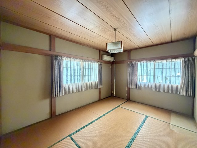 【洋室】 | 熊谷市池上　中古戸建 | ※掲載写真は一部AI画像加工により、家具・家財等を削除しております。現況と異なる場合は現況を優先とします。
