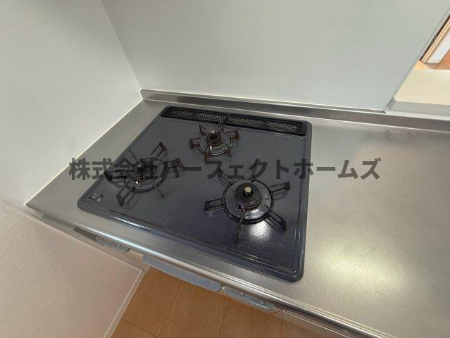シャーメゾンcalaのキッチン|コンパクトなキッチンで掃除もラクラク
