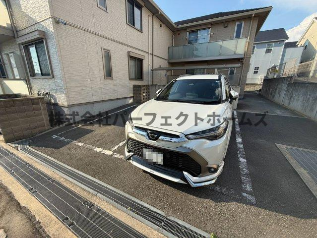 シャーメゾンcalaの駐車場|駐車場があるので、車を買う予定の方も安心です