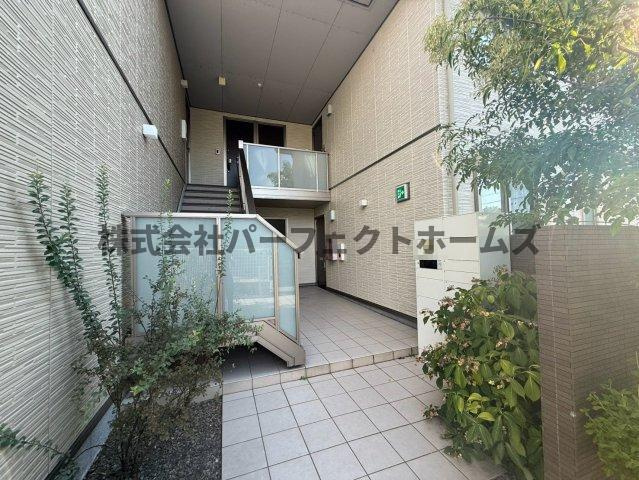 シャーメゾンcalaのエントランス|落ち着いたエントランスです
