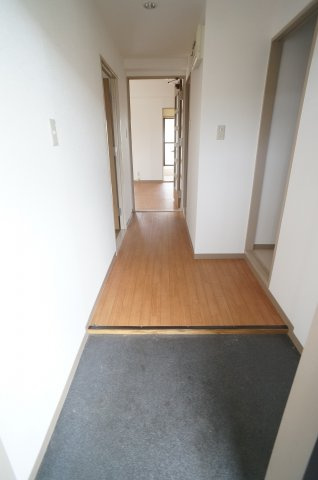 プリメゾン栄美寿の玄関|参考、同建物・反転間取りの号室