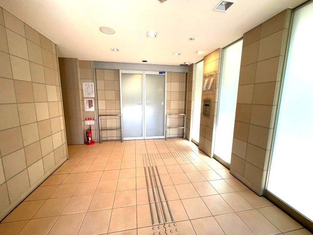 ◆ペット飼育可◆１０階東向き３LDK◆大手筋商店街まで徒歩７分◆クレアガーデン伏見桃山のエントランス|エントランス