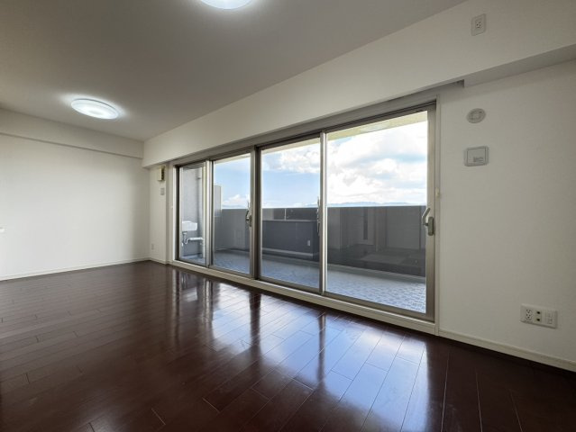 ◆ペット飼育可◆１０階東向き３LDK◆大手筋商店街まで徒歩７分◆クレアガーデン伏見桃山の居間・リビング|リビング