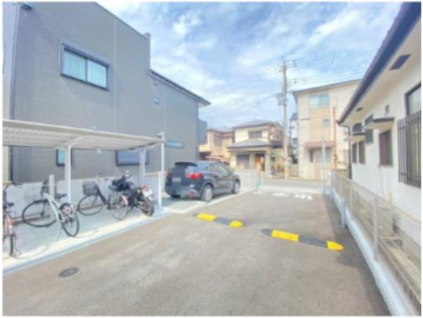 ヴィアソーレ摂津の駐車場