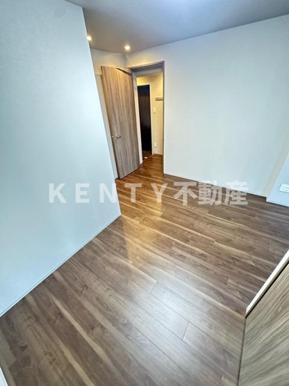 【居間・リビング】 | ディアレイシャス蒲田Ⅱ | こちらのリビングで趣味の時間をお楽しみください