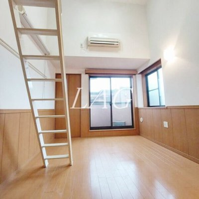 【居間・リビング】 | モンシャトー明大前 | 洋室のお部屋です。