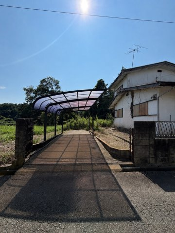 牛久市小坂町中古戸建の駐車場