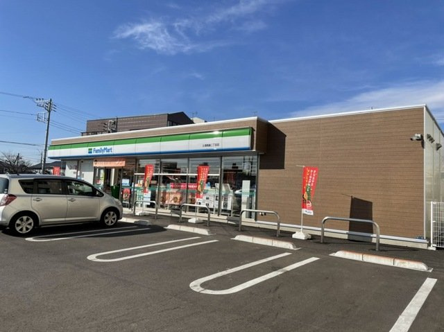 ラ・リーバンベルＡの周辺|ファミリーマート 真鍋二丁目店まで450m
