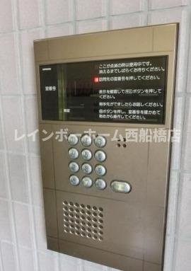 カンファーコートのエントランス