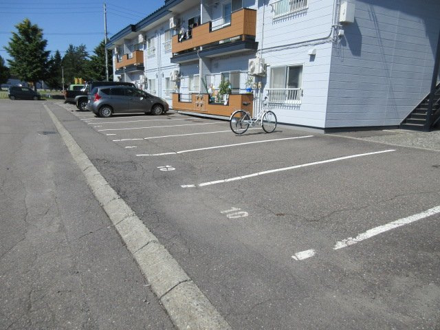 コーポラス桜の駐車場