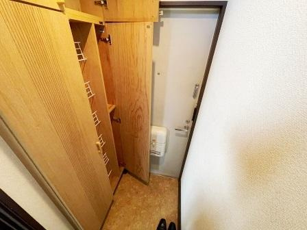市川様方の玄関