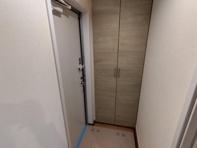 ゼルコーバの玄関