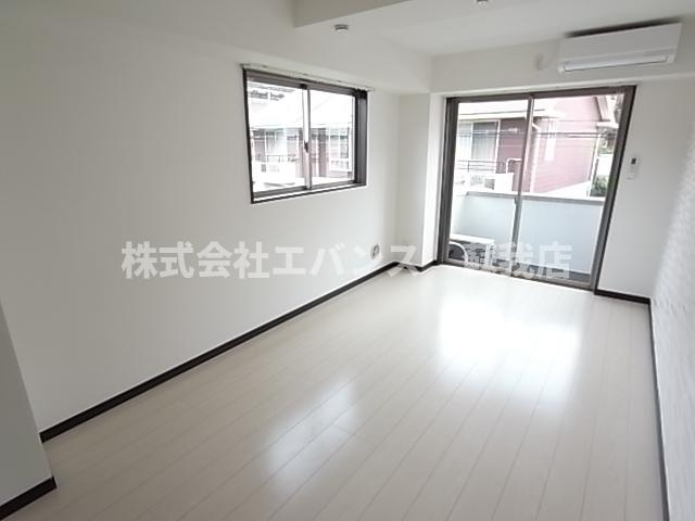 【居間・リビング】 | フォルセーヌ本千葉 | 使いやすいリビングです